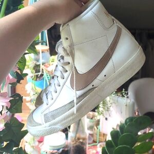 Nike blazers with a beige/rose gold swoosh